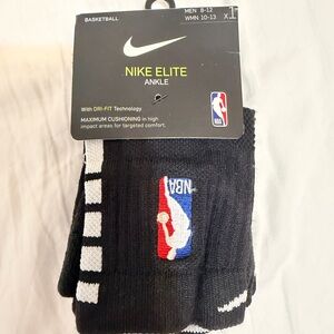 Nike Elite Ankle Socks - Black with White Accents